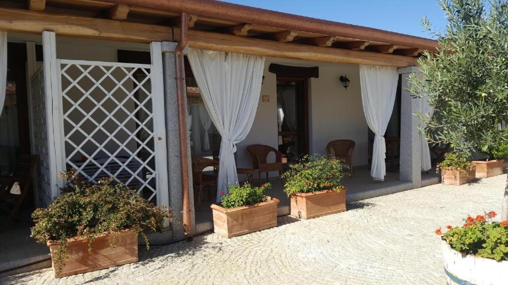 Case Vacanze Nioleo - Apartments And Pool Siniscola Zewnętrze zdjęcie