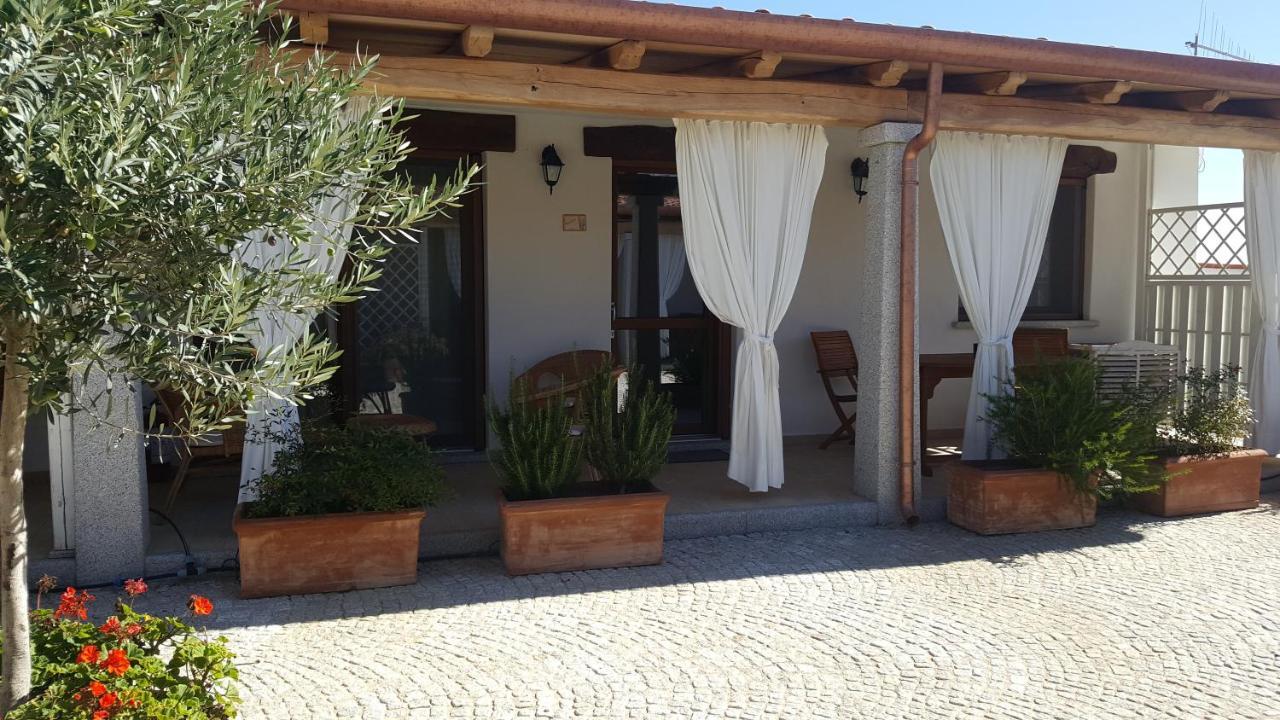 Case Vacanze Nioleo - Apartments And Pool Siniscola Zewnętrze zdjęcie