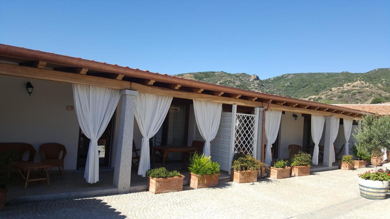 Case Vacanze Nioleo - Apartments And Pool Siniscola Zewnętrze zdjęcie